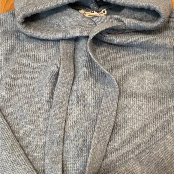 H&M sweater - Picture 2 of 3